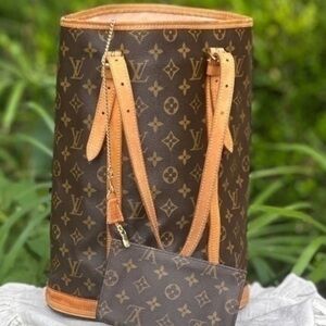 AUTHENTIC Louis Vuitton Monogram
Bucket 27